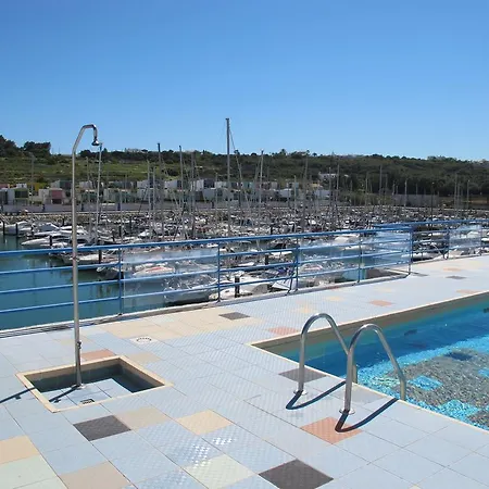 アパート Orada Marina